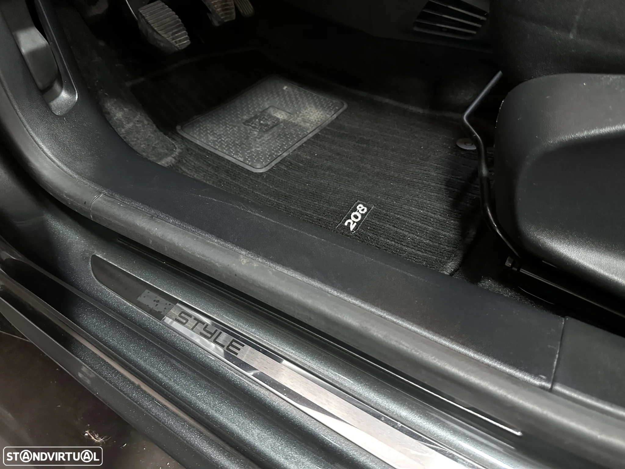Peugeot 208 1.2 PureTech Style - 23