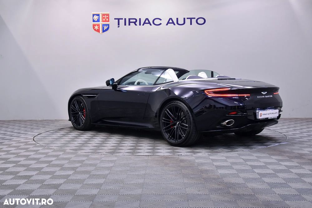 Aston Martin DB12 Volante - 11
