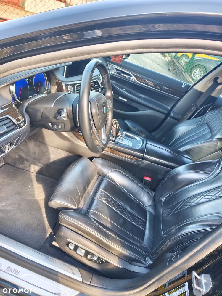 BMW Seria 7 750Li xDrive - 23