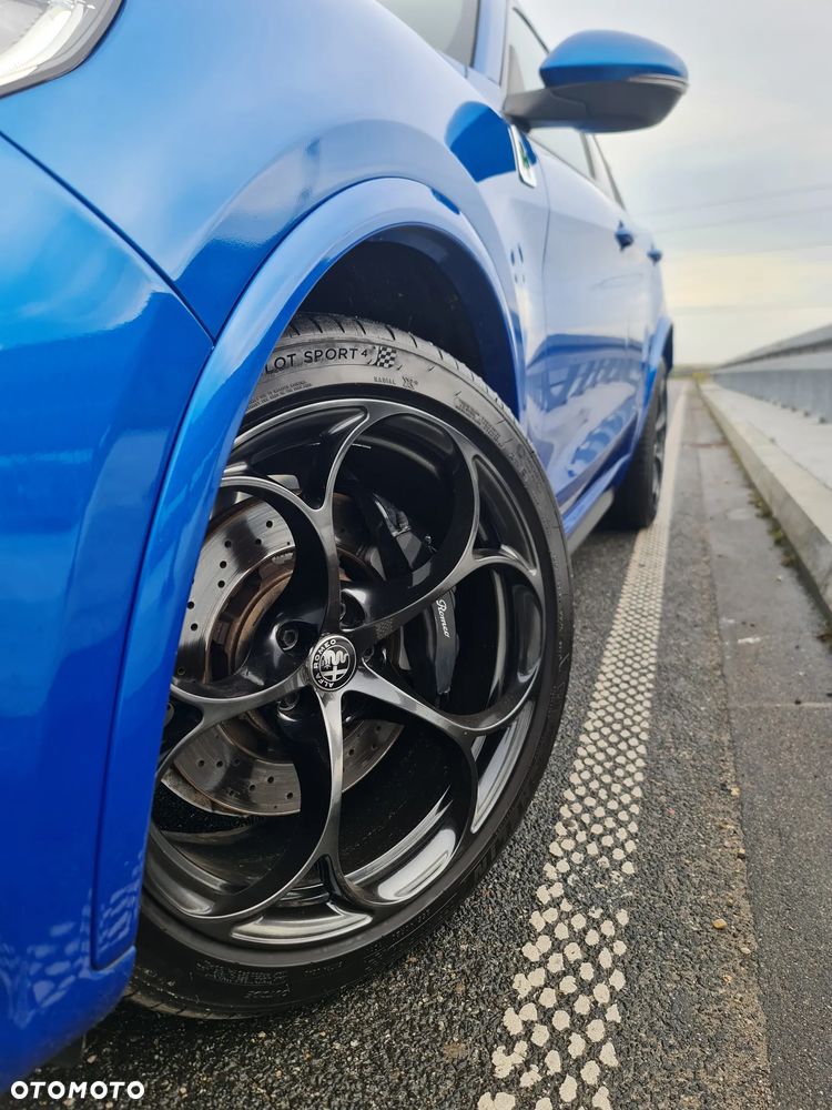 Alfa Romeo Stelvio V6 2.9 Bi-Turbo AT8-Q4 Quadrifoglio - 17