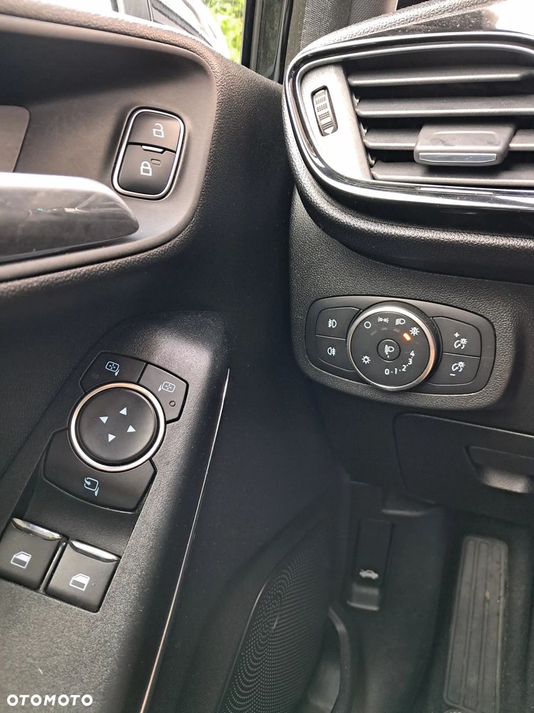 Ford Fiesta 1.0 EcoBoost S&S TITANIUM - 9