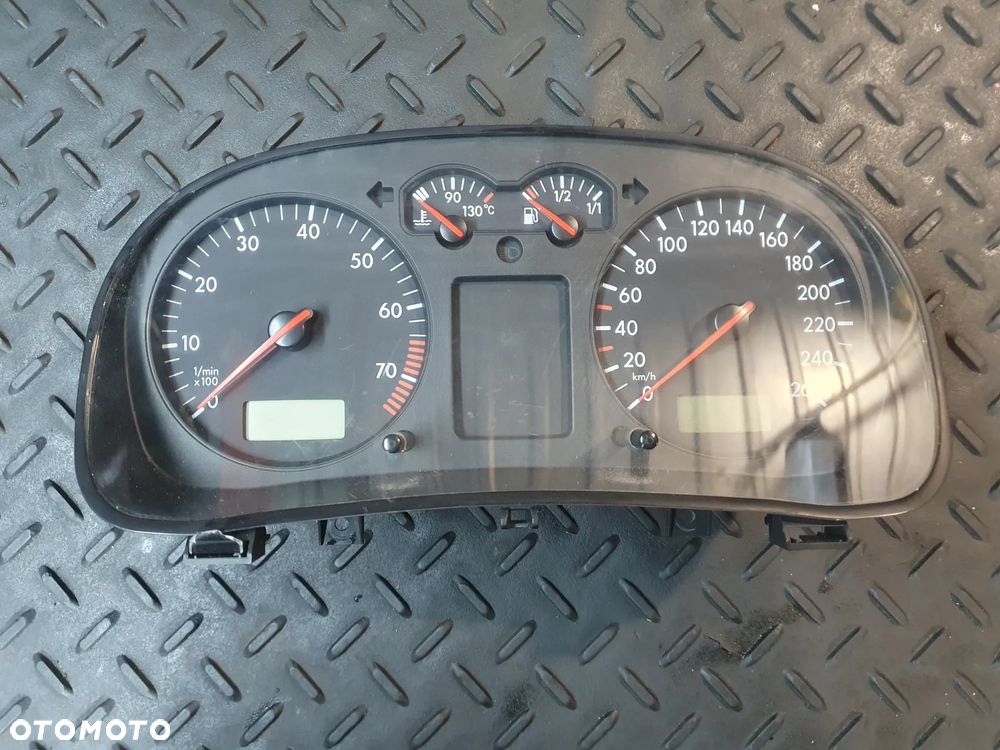 VW BORA LICZNIK ZEGARY 1,6B 1J0919881B  POSIADAM 2 SZT - 1