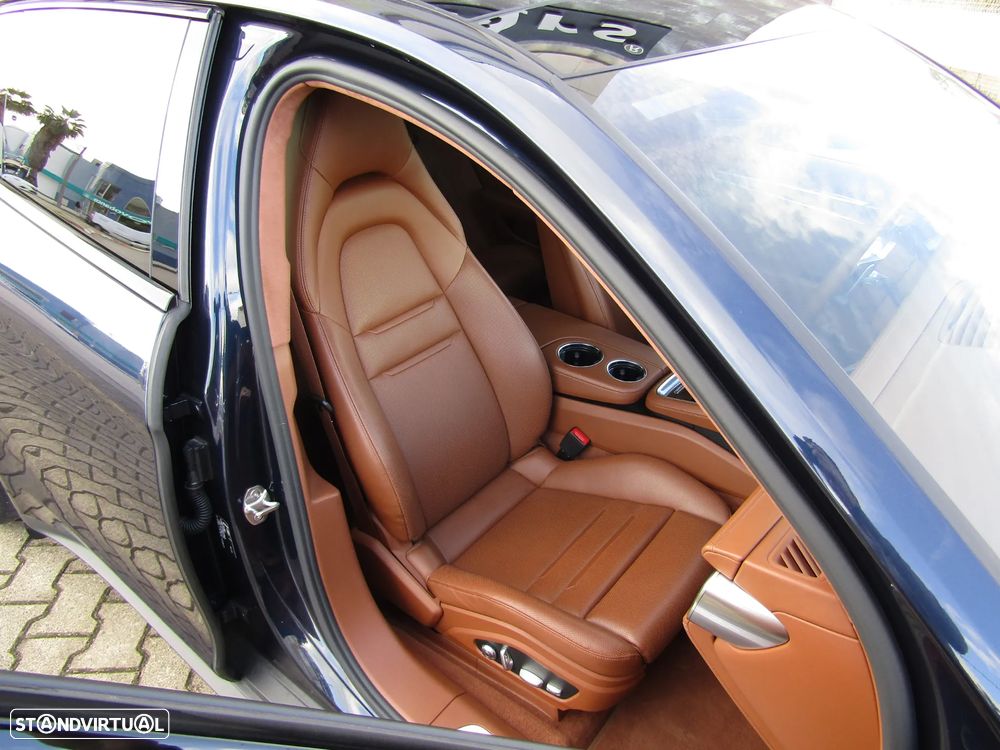 Porsche Panamera Sport Turismo 4 E-Hybrid - 28