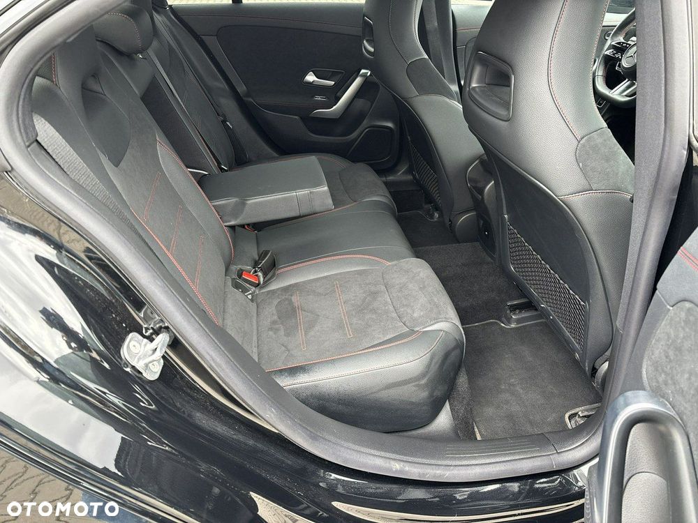 Mercedes-Benz CLA - 16