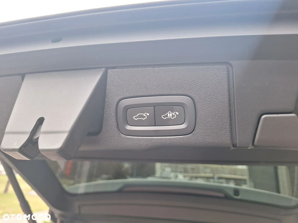 Volvo XC 60 B4 D Momentum Pro - 19