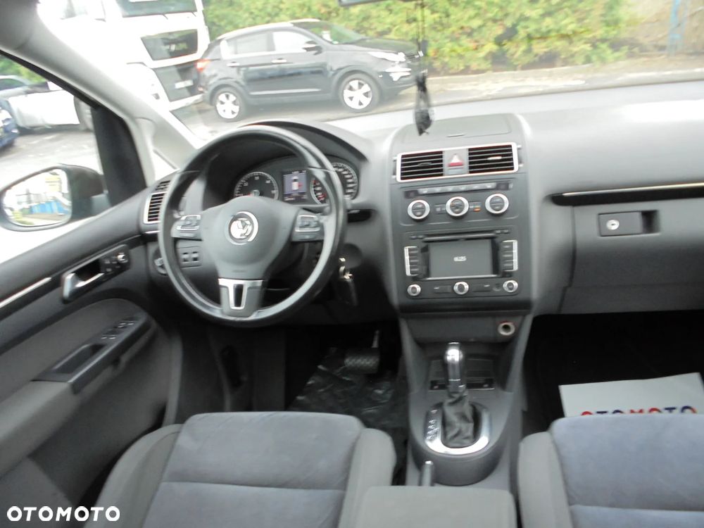 Volkswagen Touran 2.0 TDI DPF BlueMotion Technology DSG Highline - 16