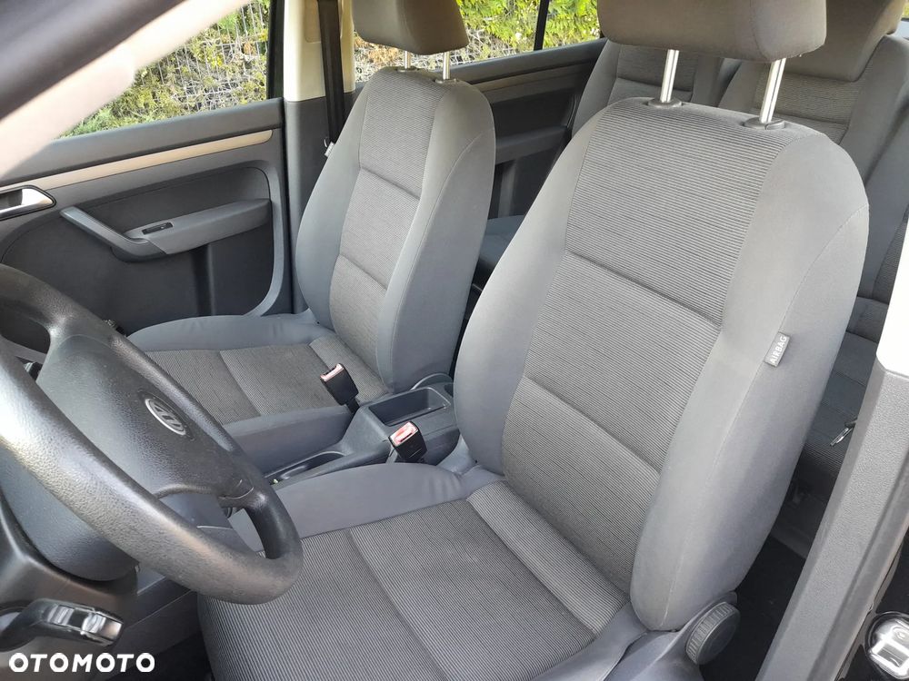 Volkswagen Touran - 16