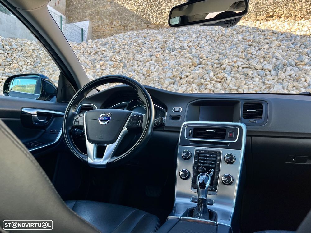 Volvo V60 D6 Plug-In-Hybrid AWD Geartronic Summum - 32