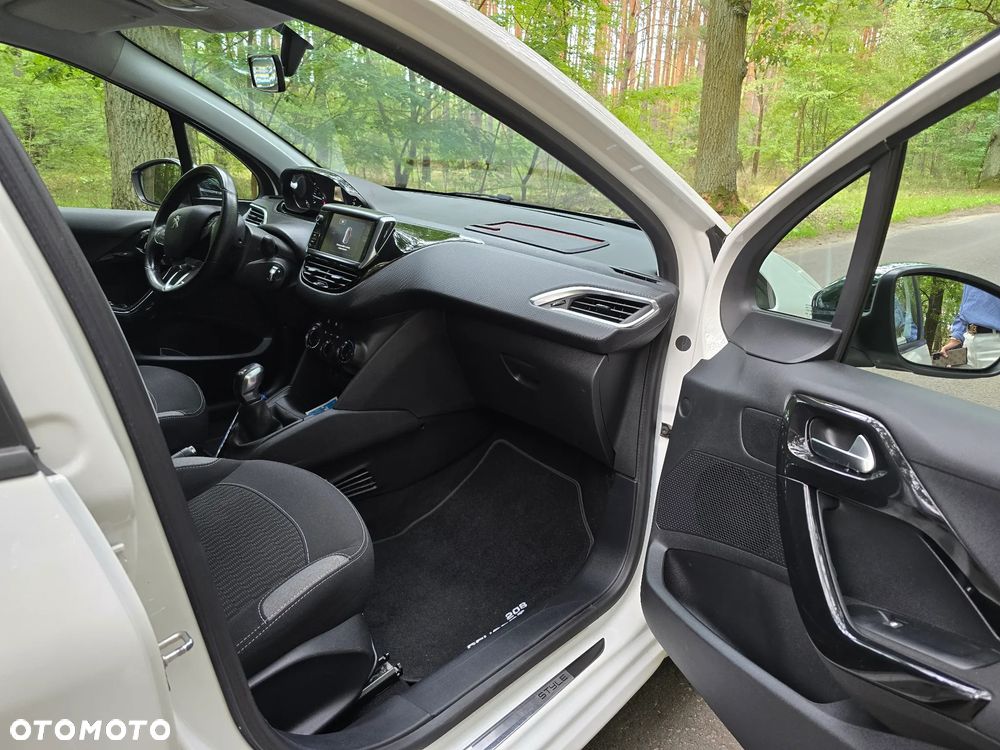 Peugeot 208 - 16