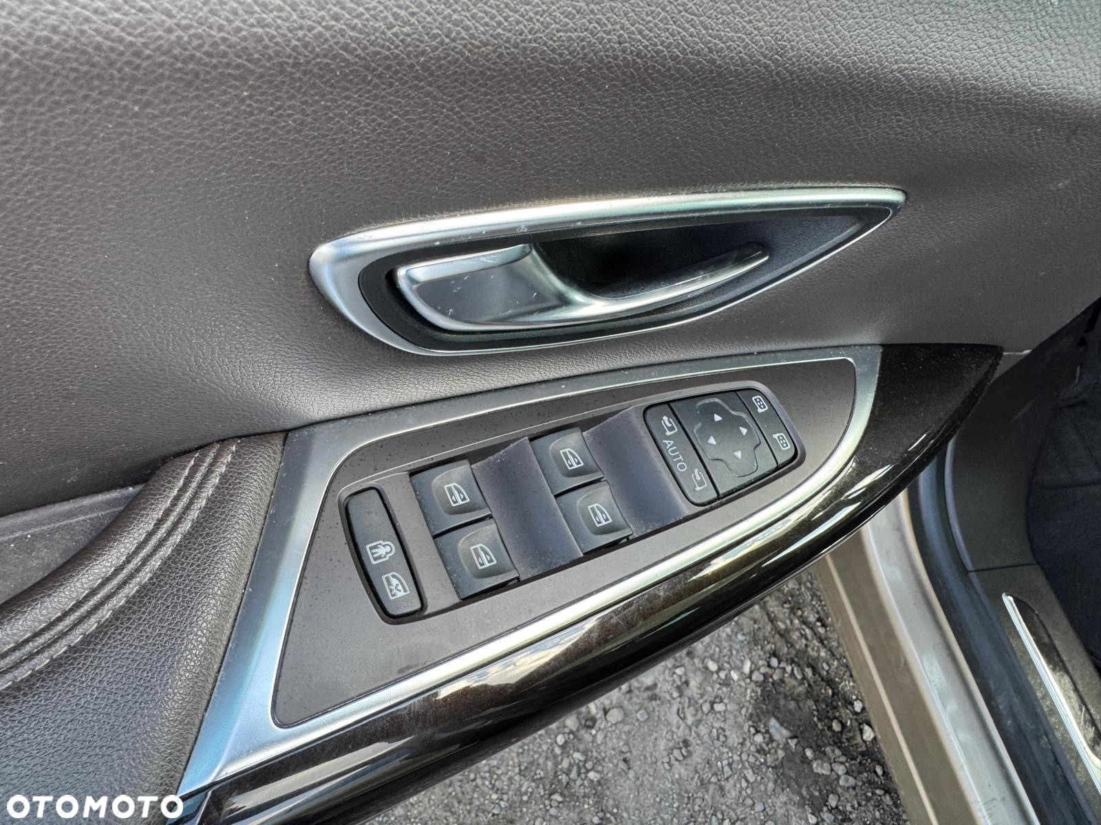 Renault Espace 1.6 dCi Energy Initiale Paris EDC 7os - 22