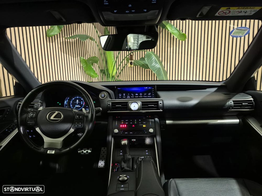 Lexus IS 200 t SPORT - 38