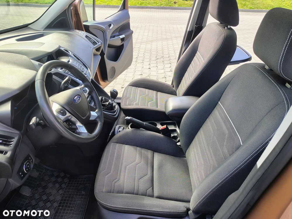 Ford Tourneo Connect Grand - 16