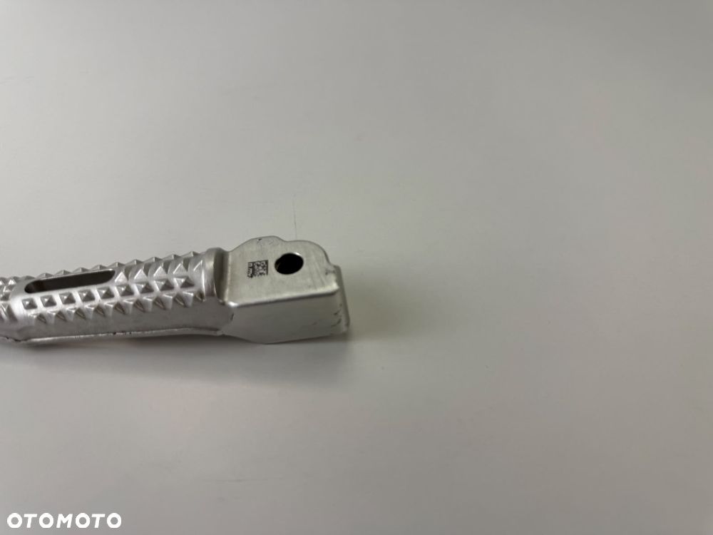 Podnóżek tylny prawy BMW S1000RR K67 2019+ - 10