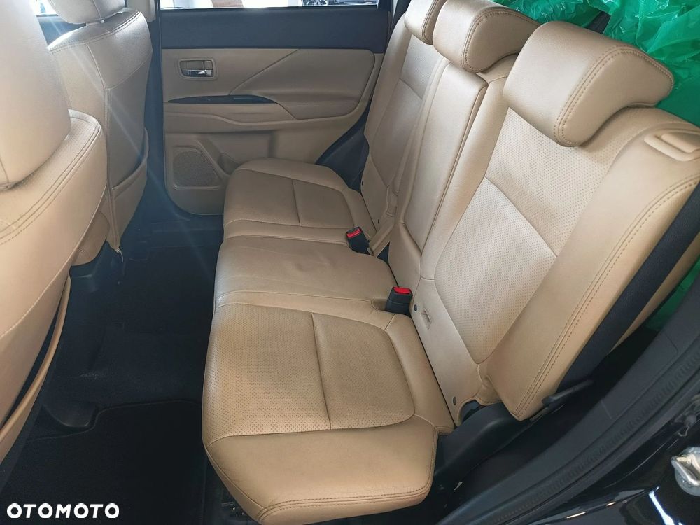 Mitsubishi Outlander - 21