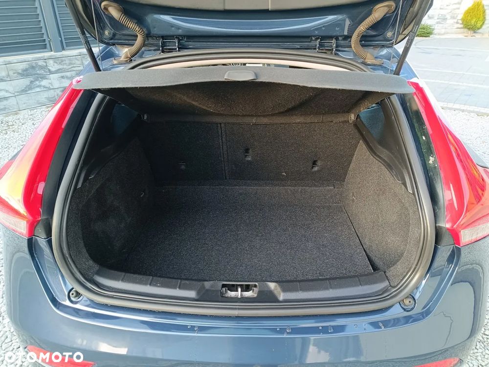 Volvo V40 D2 Momentum - 10