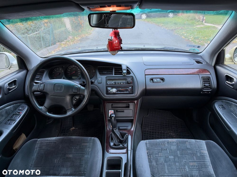 Honda Accord 1.8i LS - 8