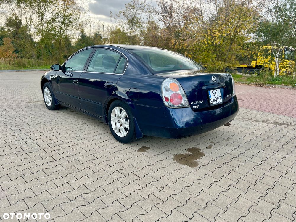 Nissan Altima - 5