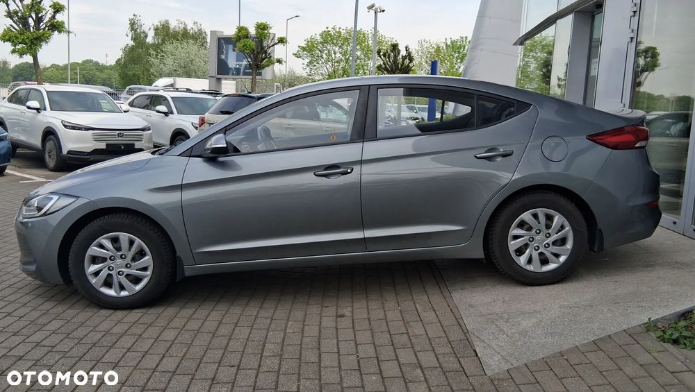 Hyundai Elantra 1.6 Comfort - 4