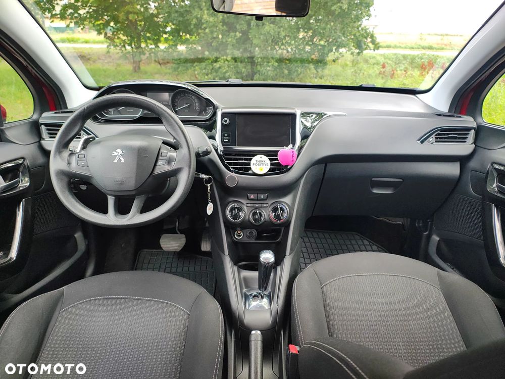 Peugeot 208 - 12