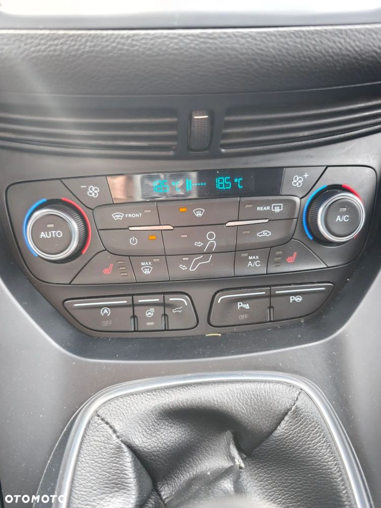 Ford Kuga 1.5 EcoBoost 2x4 ST-Line - 28