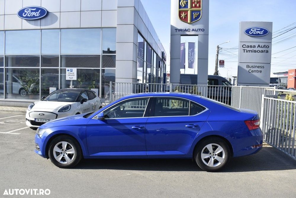 SKODA Superb 2023 — imagine 8