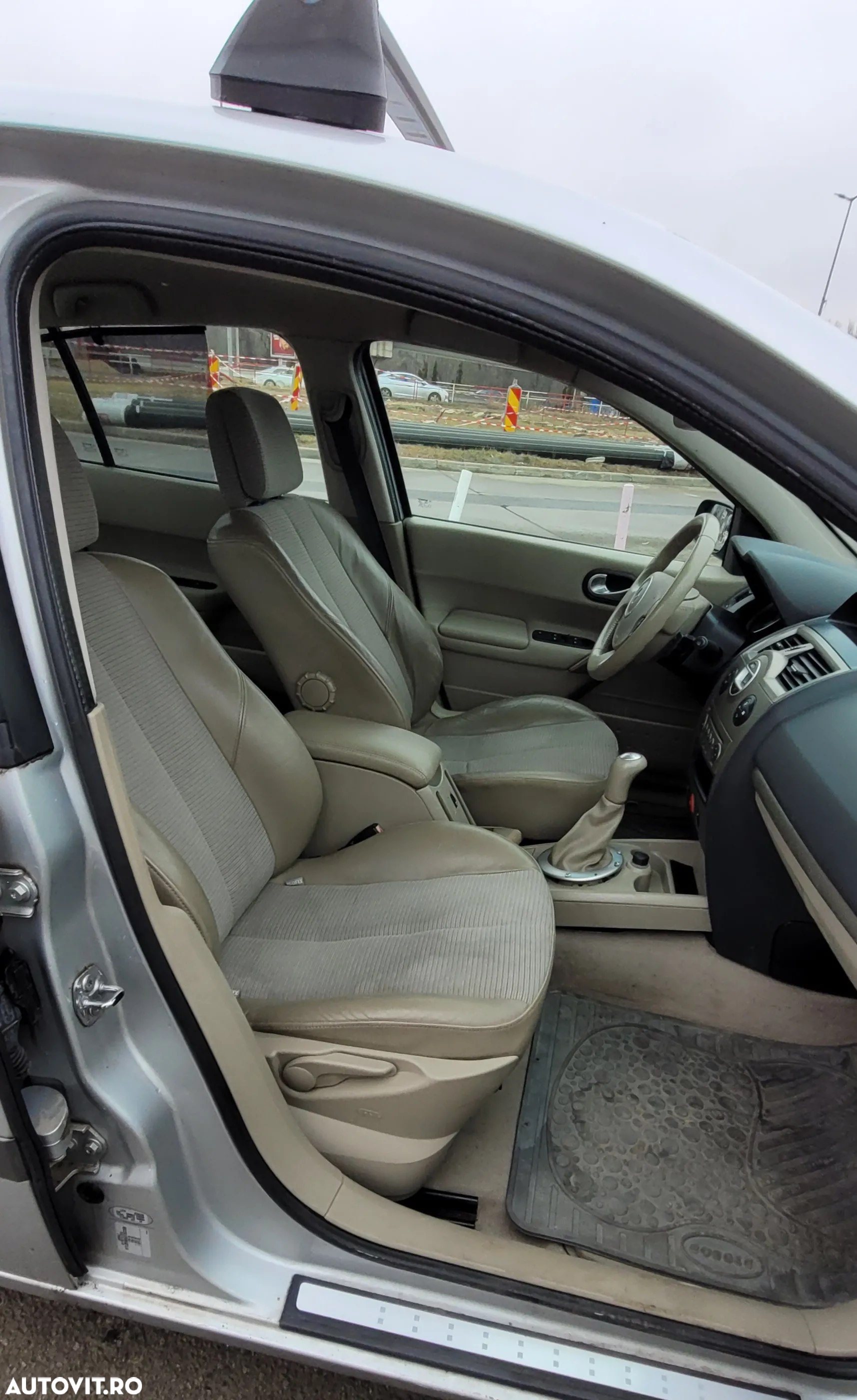 Renault Megane II Sedan 1.6 Influence - 4