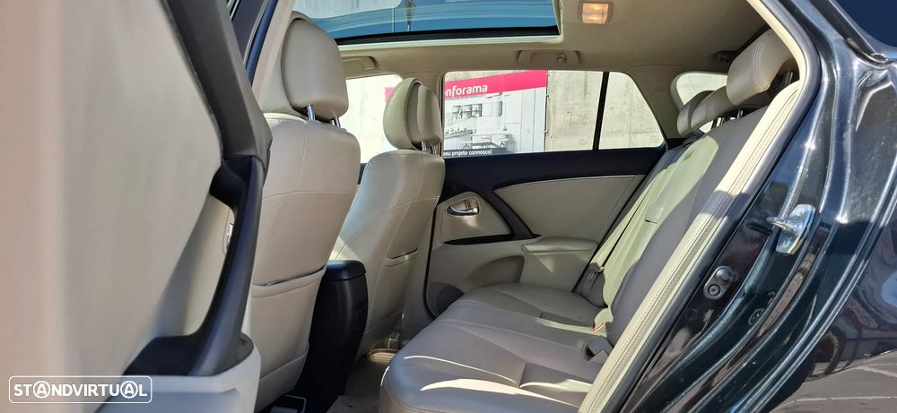 Toyota Avensis SW 2.2 D-CAT Luxury +P.Multimédia - 7