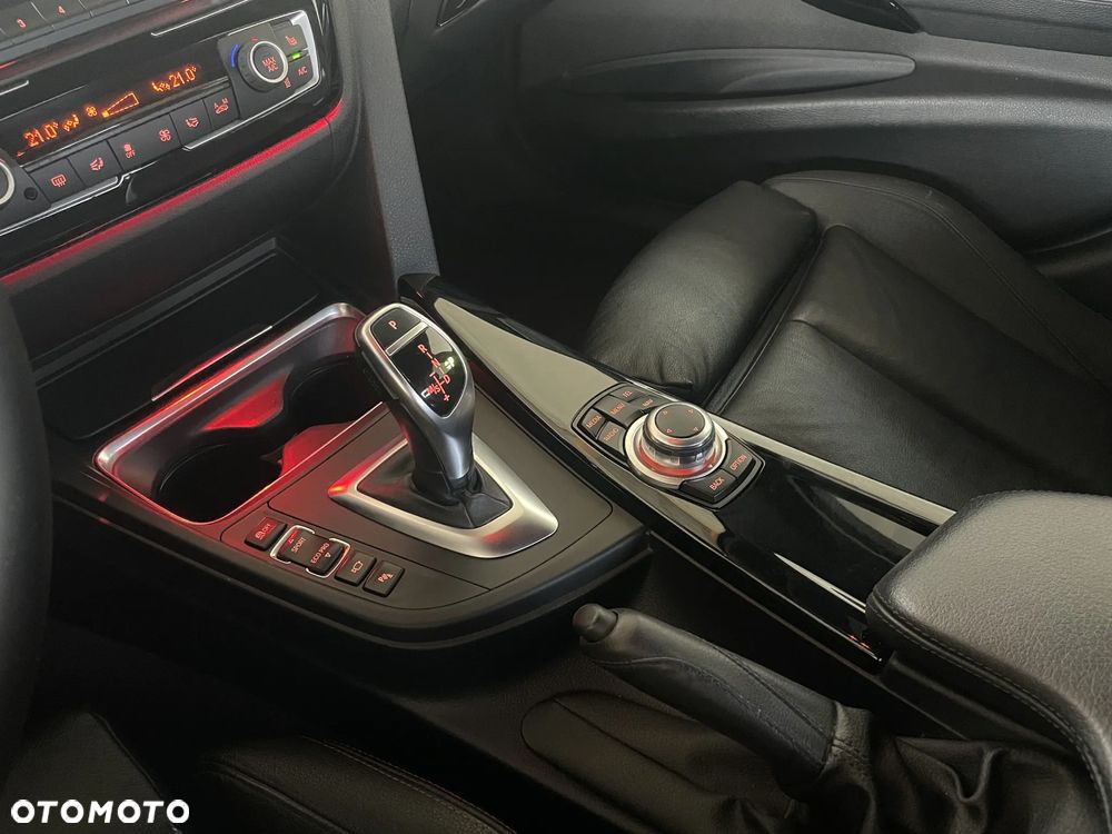 BMW Seria 3 335i Sport Line - 14