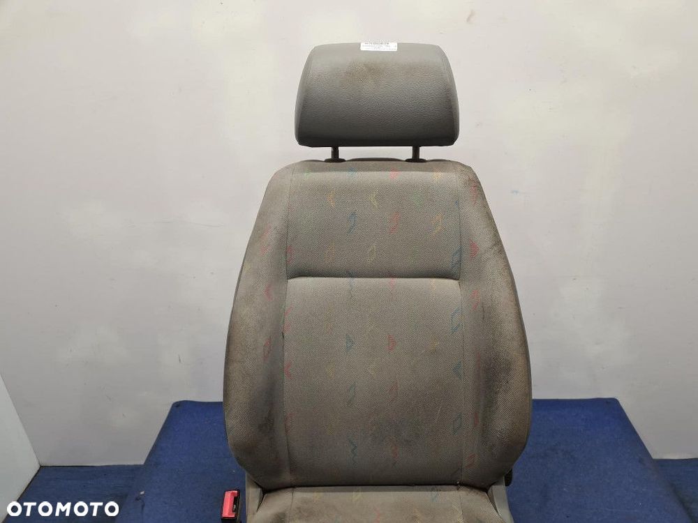 VOLKSWAGEN CADDY III FOTEL KIEROWCY. - 3