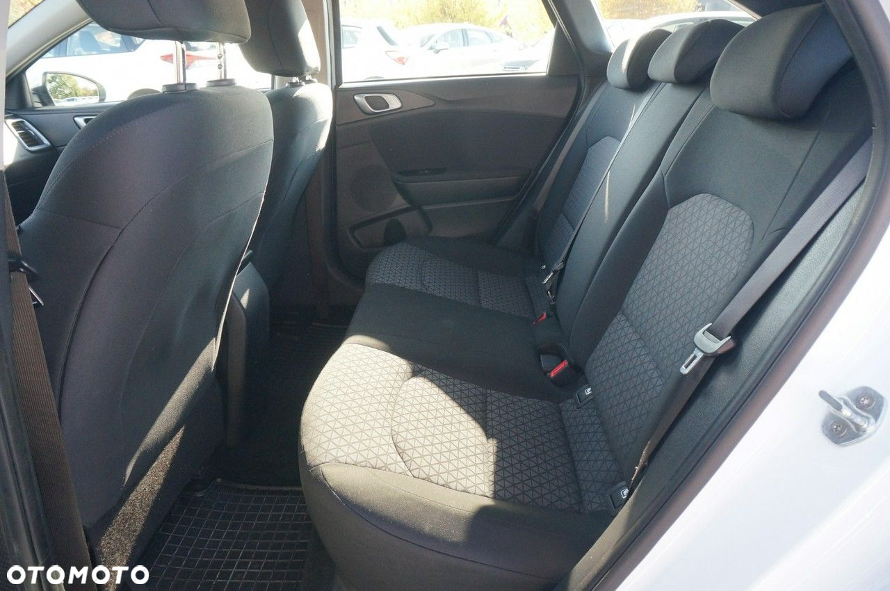 Kia Ceed - 25