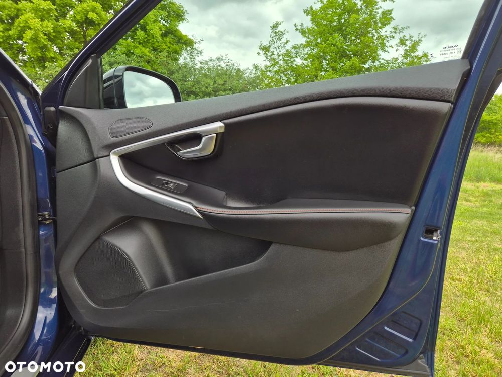 Volvo V40 D4 Drive-E Ocean Race - 12