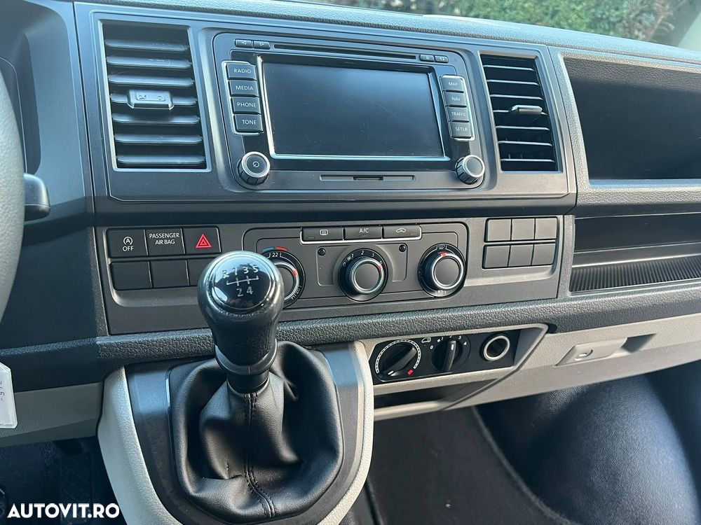 Volkswagen Transporter 2018 photo 2