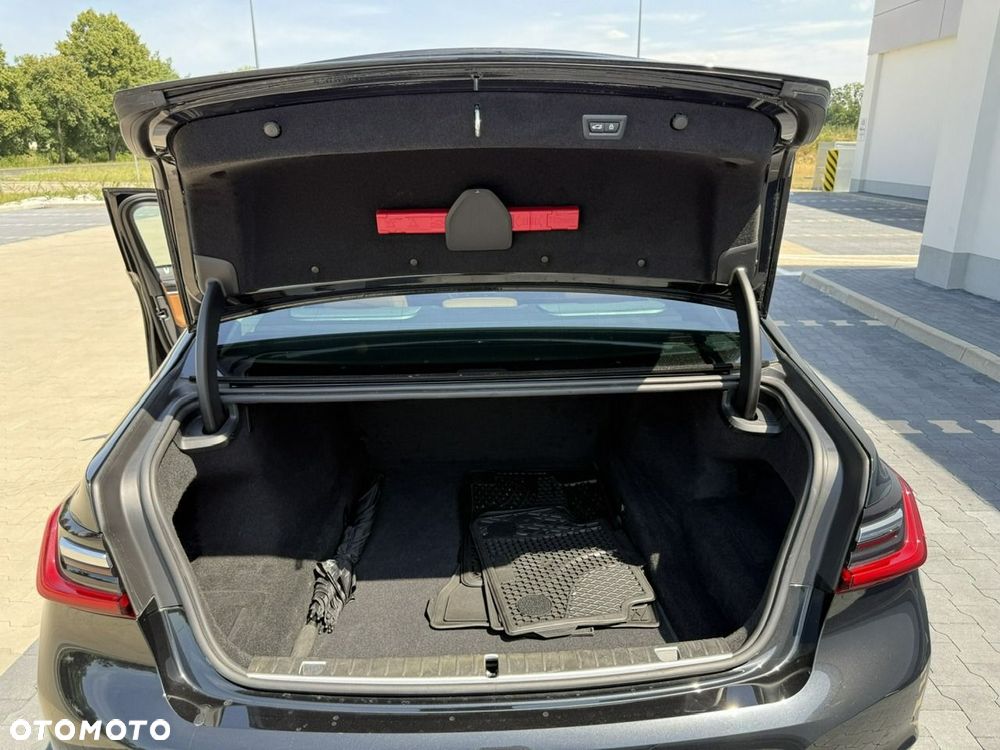 BMW Seria 7 - 32