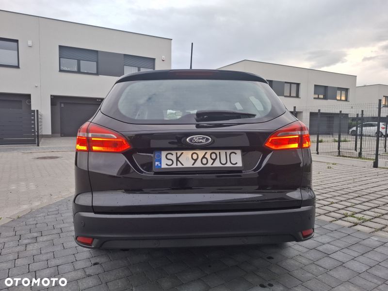 Ford Focus 1.5 TDCi SYNC Edition PowerShift - 6