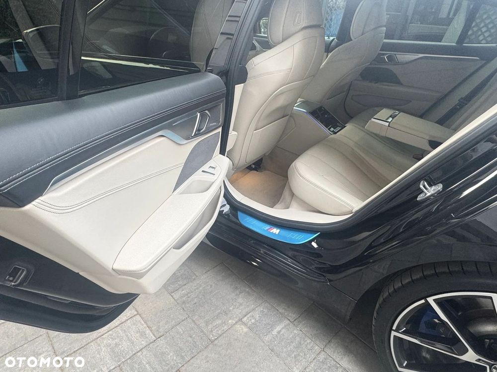 BMW Seria 8 - 11