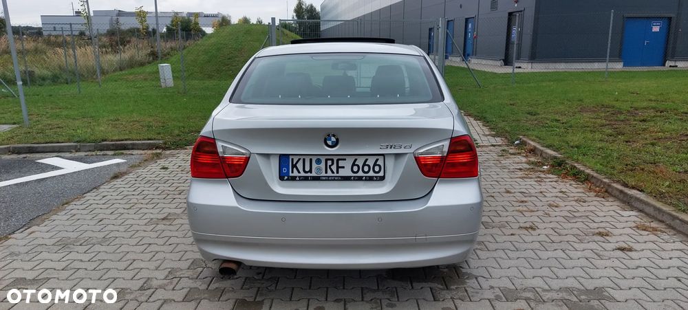 BMW Seria 3 318d - 10