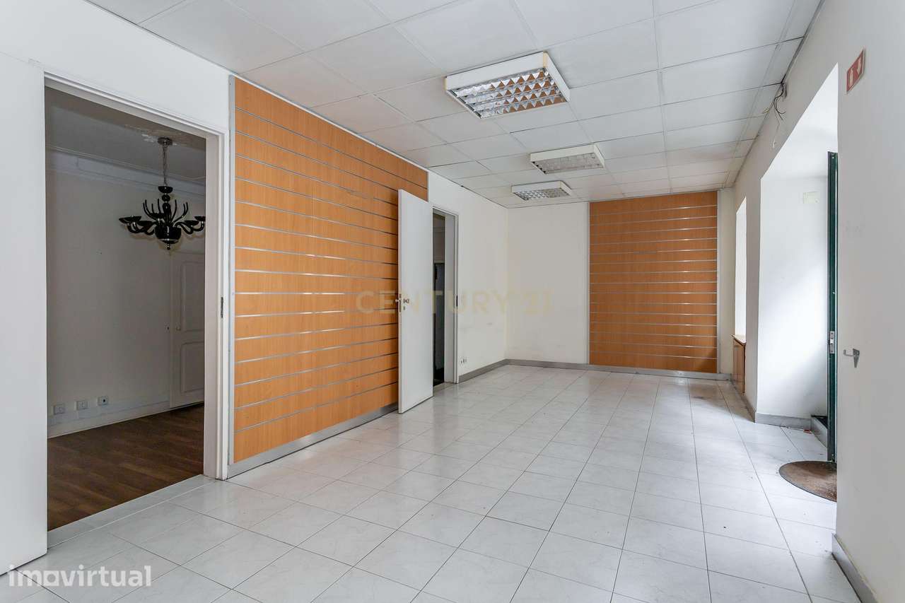 Loja/Escritório com apartamento de 150m2 com acesso a pessoas de mobil - Grande imagem: 4/21