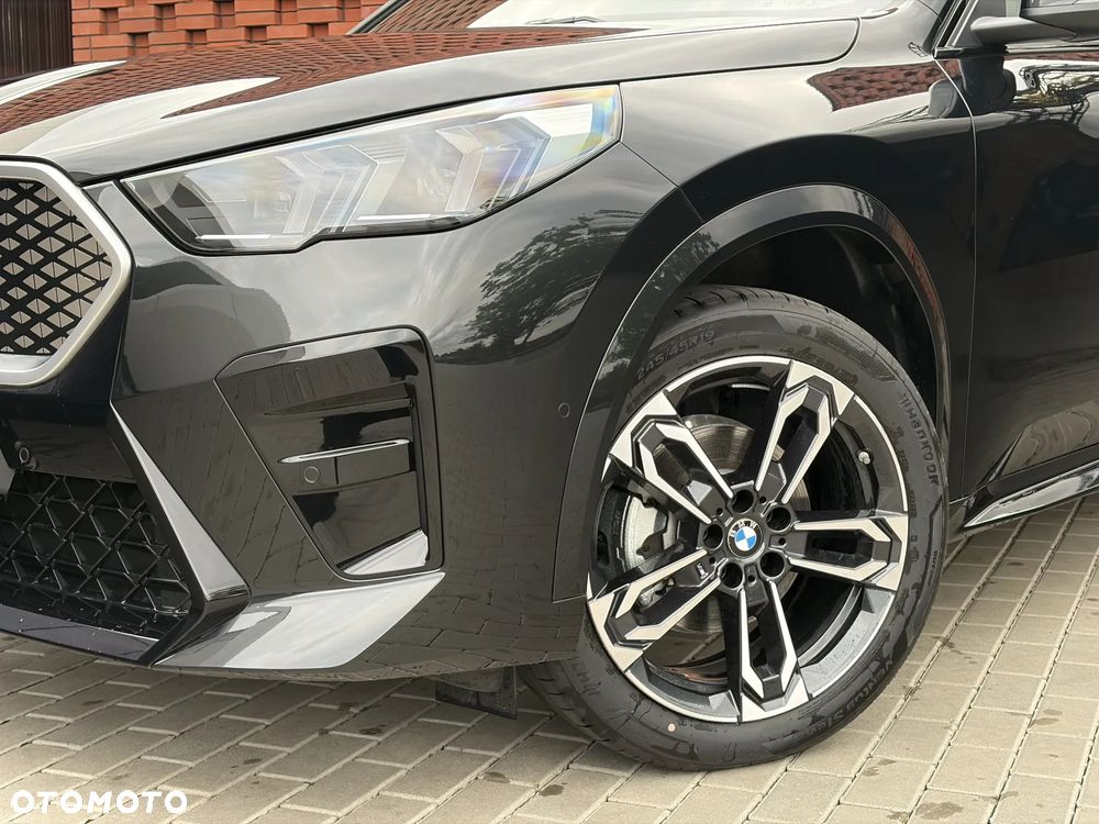 BMW iX2 eDrive20 66.5kWh M Sport - 10