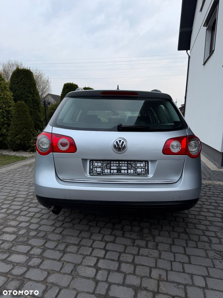 Volkswagen Passat - 11