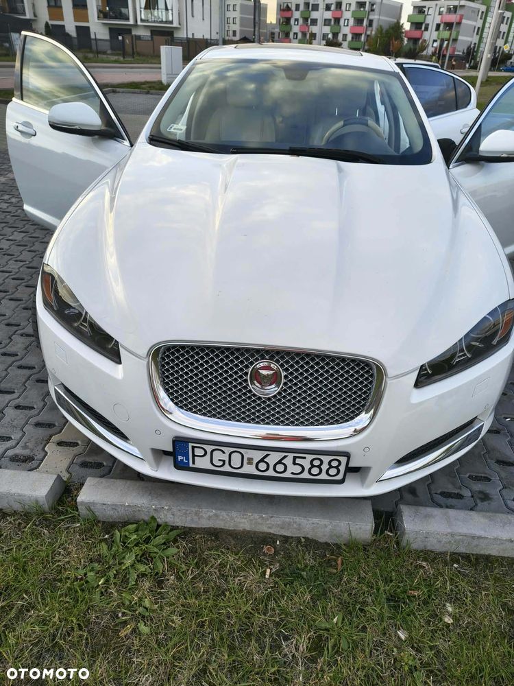 Jaguar XF 2.0 T Luxury - 21