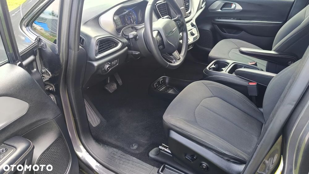 Chrysler Pacifica - 18