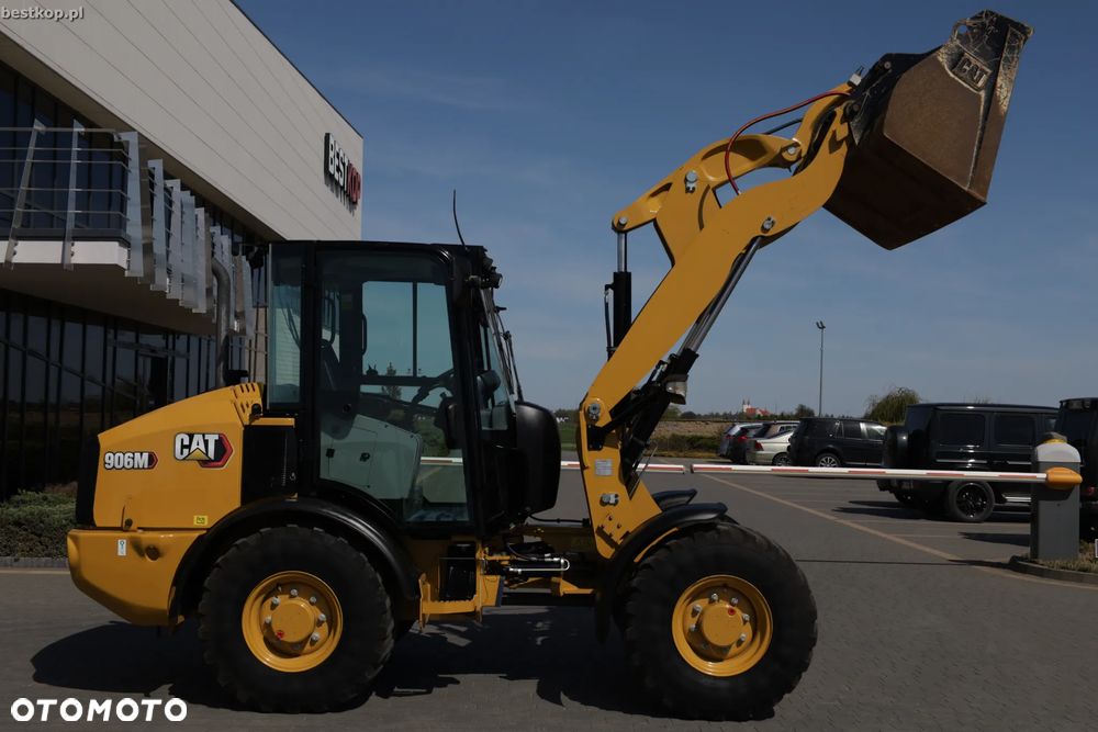 Caterpillar CAT 906M - 16