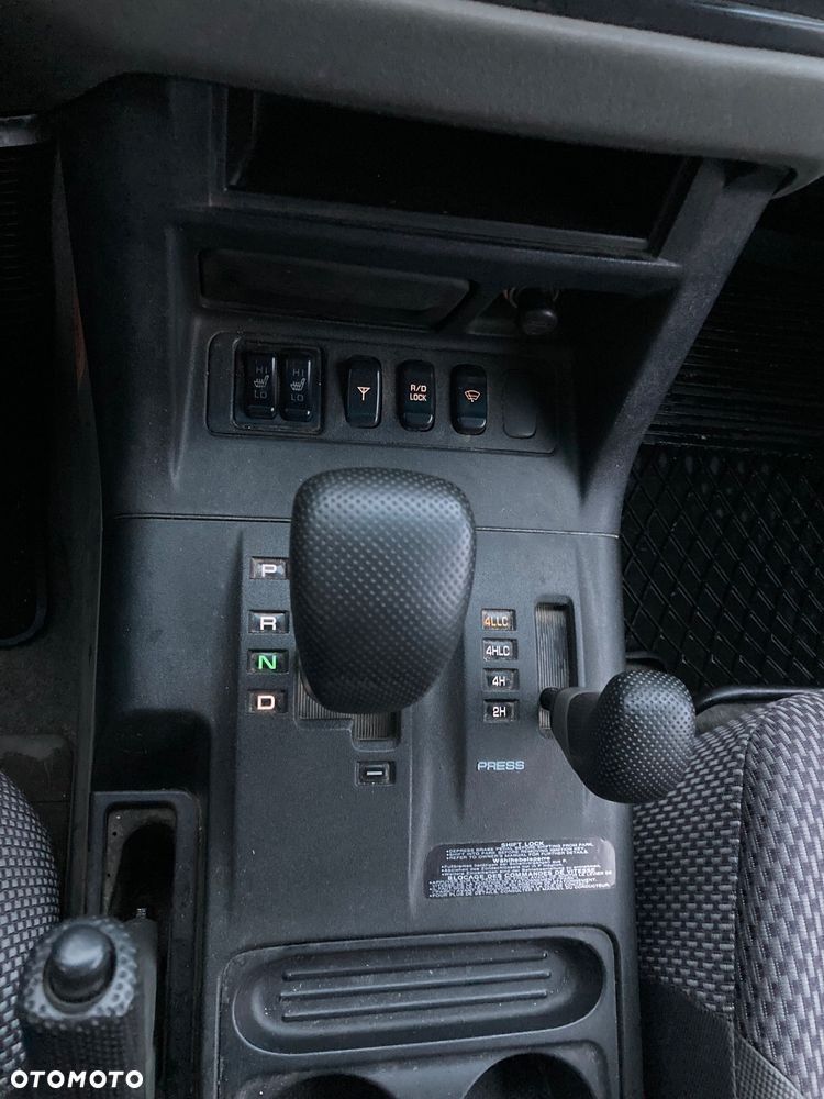 Mitsubishi Pajero - 11