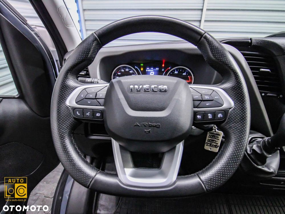 Iveco DAILY 35S18 FURGON MAX + 3,0D + AUTOMAT - 23