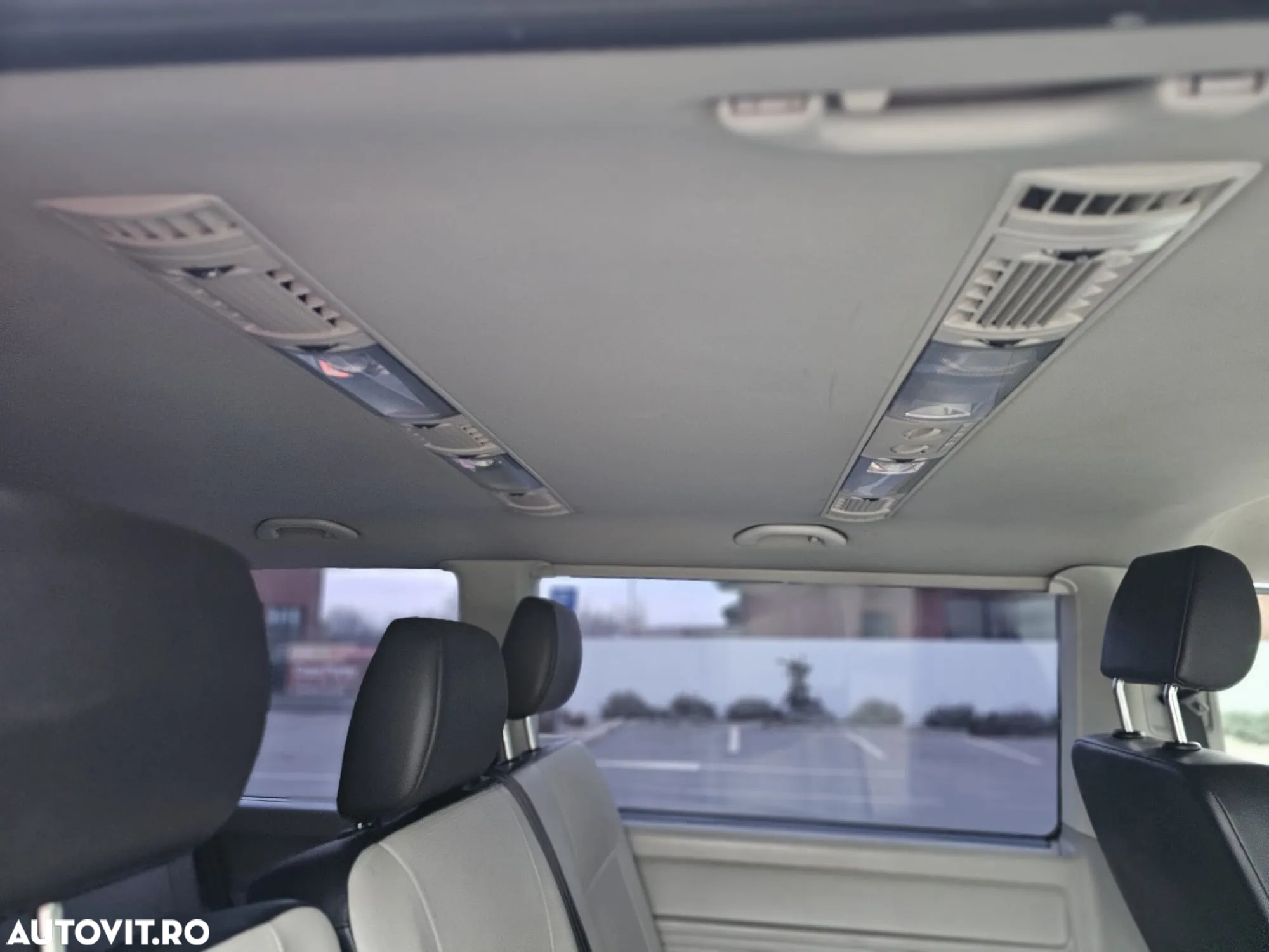 Volkswagen Caravelle - 17
