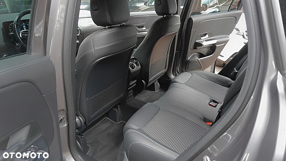 Mercedes-Benz GLA 180 - 19