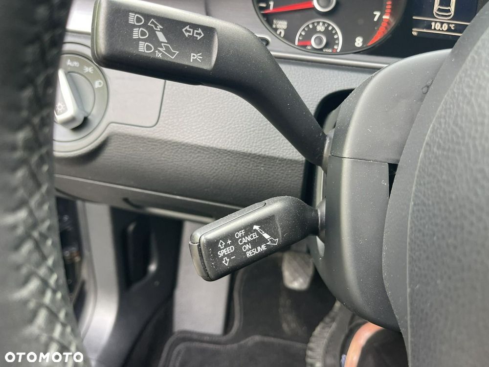 Volkswagen Passat - 32