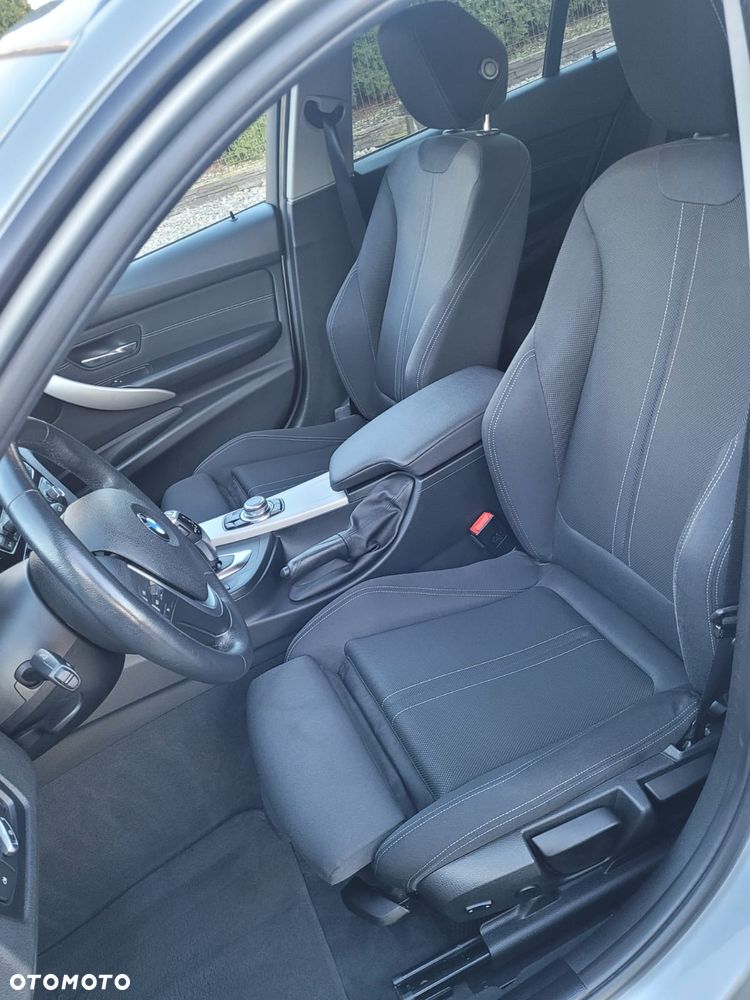 BMW Seria 3 318d Sport Line - 22