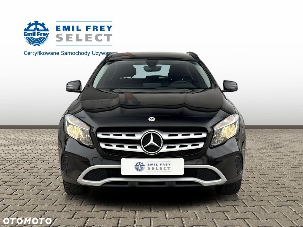 Mercedes-Benz GLA - 9