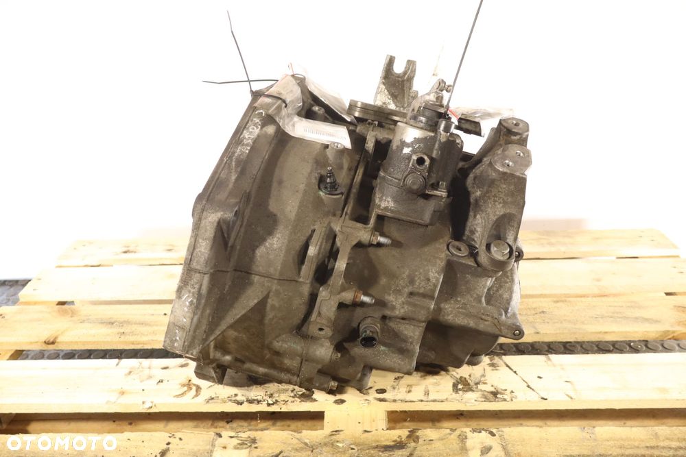 SKRZYNIA BIEGÓW 6 BIEGOWA OPEL ASTRA J 2.0CDTI F40 - 4